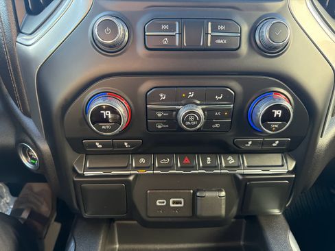 Used 2022 Chevrolet Silverado 1500 RST w/ Z71 Off-Road Package image 27