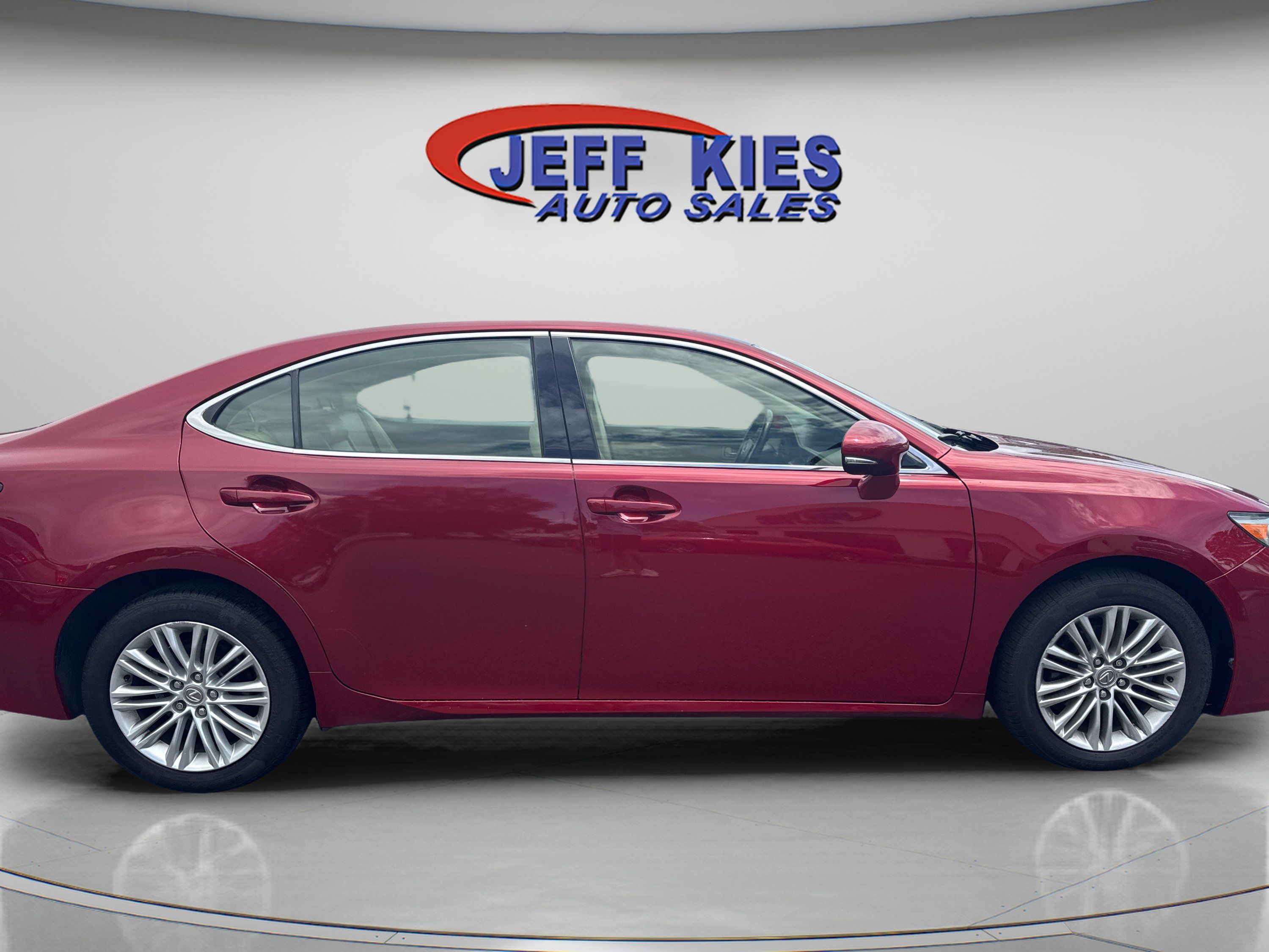 Used 2015 Lexus ES 350 w/ Luxury Package FWD image 4