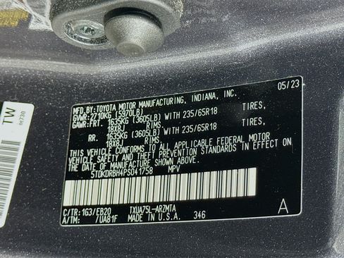 Used 2023 Toyota Highlander XLE AWD/4WD image 32