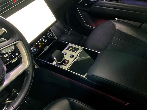 Used 2022 Land Rover Range Rover SE image 29