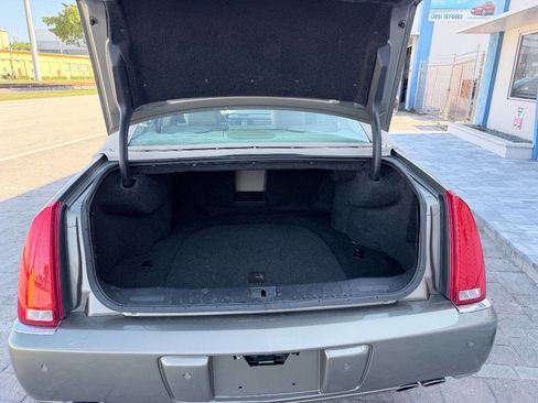 Used 2010 Cadillac DTS Luxury image 17