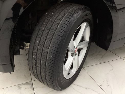 Used 2018 Jaguar F-PACE Premium image 46