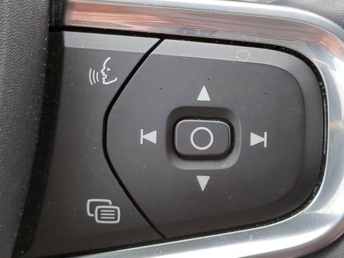 Certified 2024 Volvo XC40 B5 Core AWD/4WD image 23