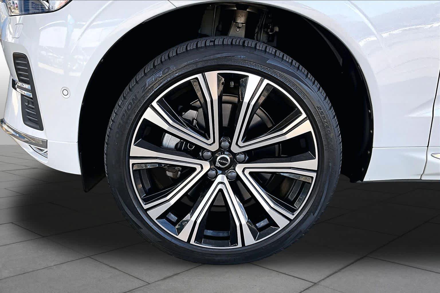 Used 2023 Volvo XC60 B5 Ultimate w/ Climate Package AWD/4WD image 11