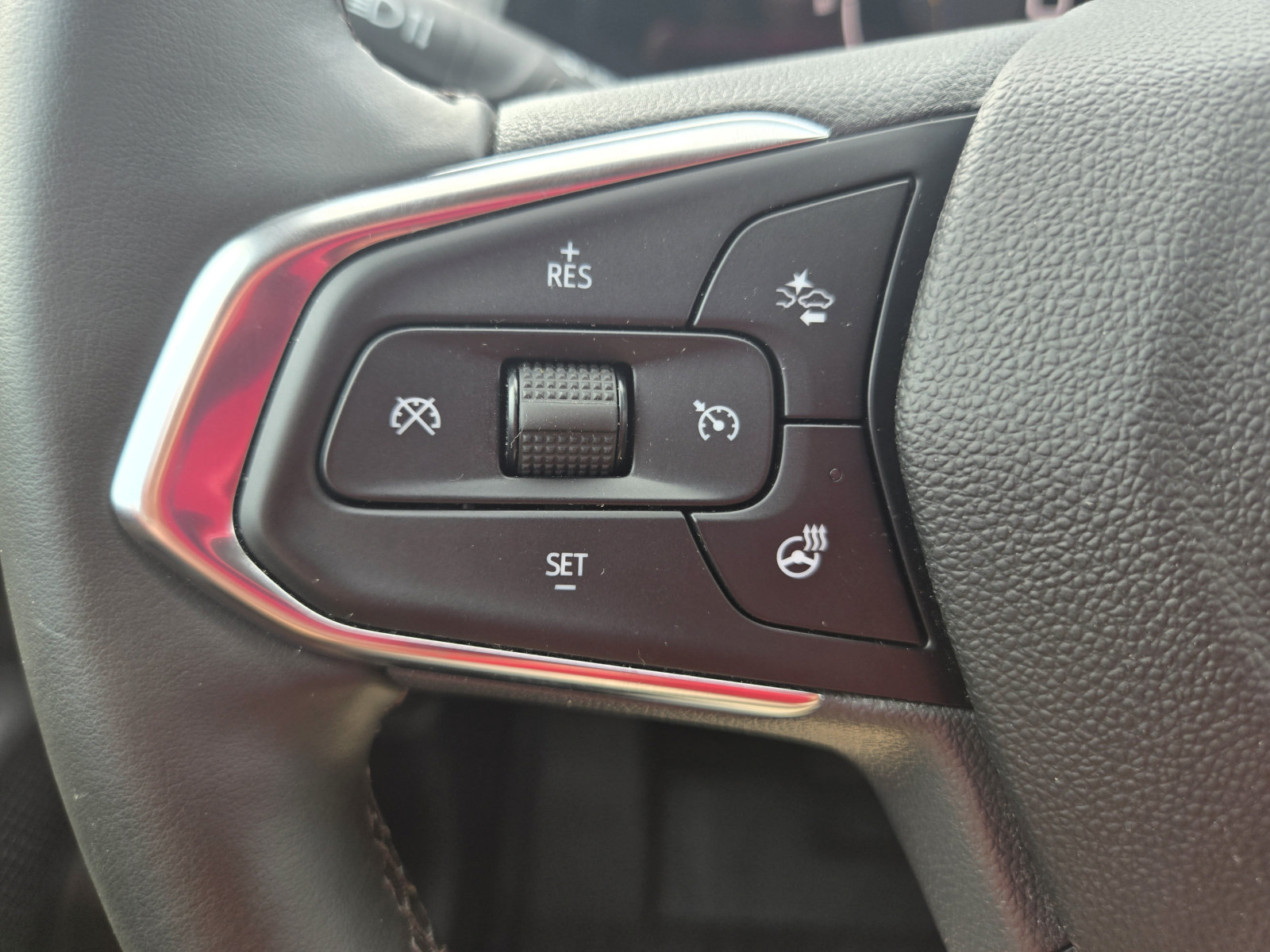 Used 2025 Chevrolet Trax ACTIV w/ Sunroof Package FWD image 14