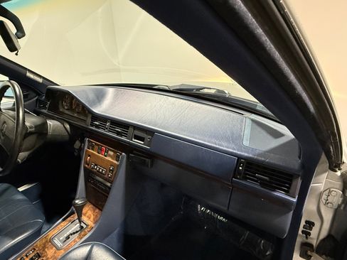 Used 1990 Mercedes-Benz 300 CE Coupe image 30