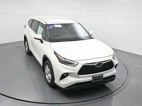 Used 2021 Toyota Highlander LE image 40