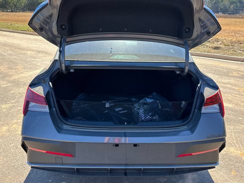 New 2025 Hyundai Elantra SEL FWD image 19