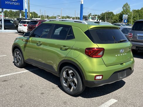 Certified 2023 Hyundai Venue SEL image 4