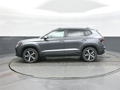 New 2026 Volkswagen Taos SEL image 4