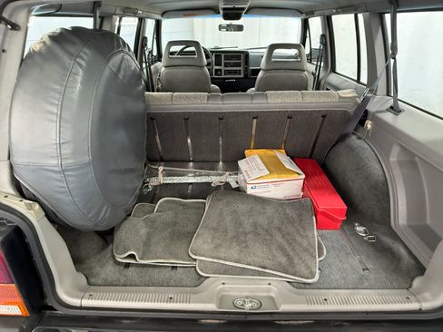 Used 1990 Jeep Cherokee Laredo RWD image 36