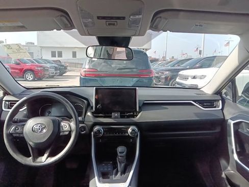 Used 2025 Toyota RAV4 XLE AWD/4WD image 5