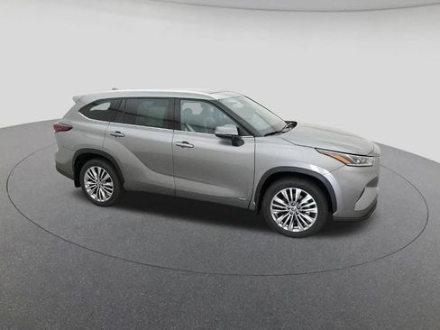 New 2026 Toyota Highlander Platinum image 12