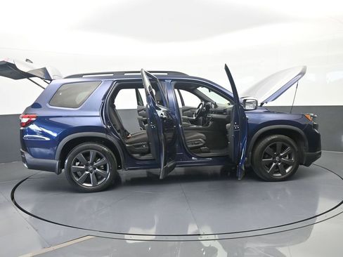 Used 2025 Honda Pilot Sport image 7