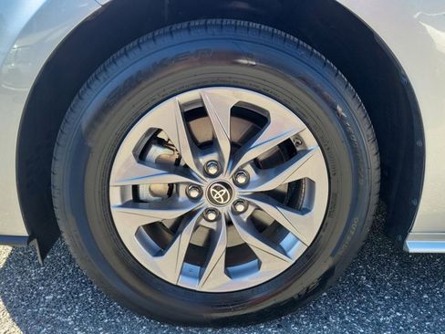 Used 2023 Toyota Sienna XLE image 11