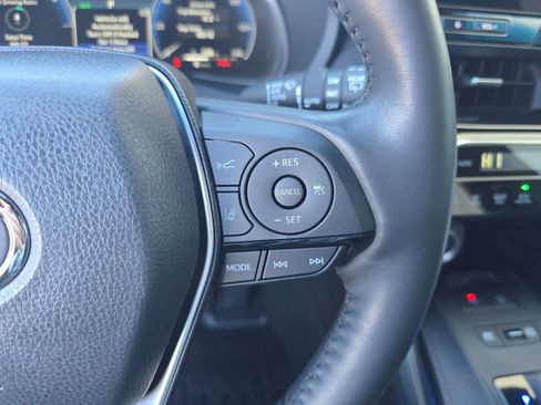 Used 2023 Toyota Venza Limited image 23