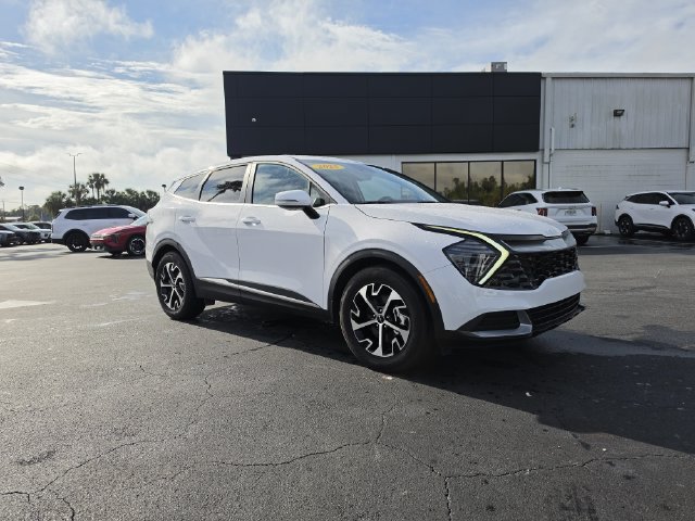 Used 2025 Kia Sportage EX FWD image 2