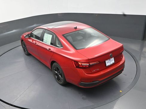 Used 2023 Volkswagen Jetta SE w/ Panoramic Sunroof Package FWD image 19