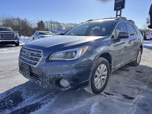 Used 2017 Subaru Outback 2.5i Premium image 2