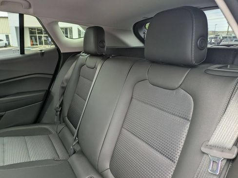 Used 2025 Chevrolet Trax LT FWD image 27