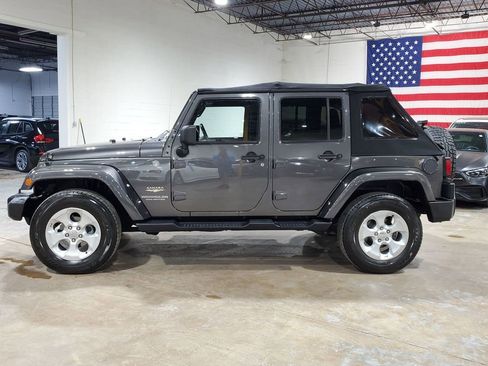 Used 2014 Jeep Wrangler Unlimited Sahara w/ Connectivity Group AWD/4WD image 13