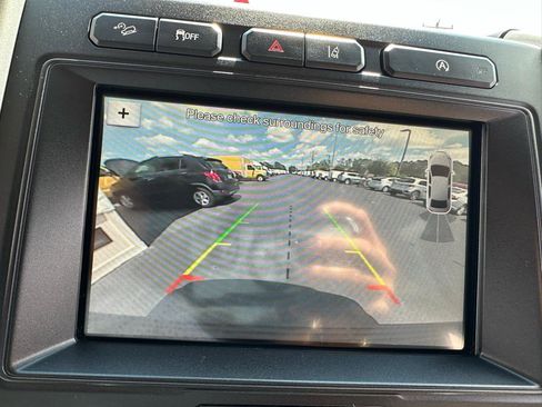 Used 2018 Ford Expedition XLT w/ Equipment Group 202A AWD/4WD image 14