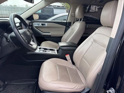 Used 2021 Ford Explorer Limited w/ Equipment Group 301A image 5