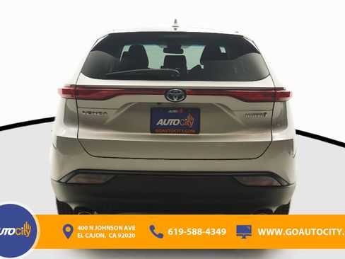 Used 2021 Toyota Venza LE image 12