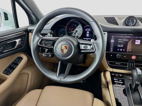 Used 2025 Porsche Macan image 25
