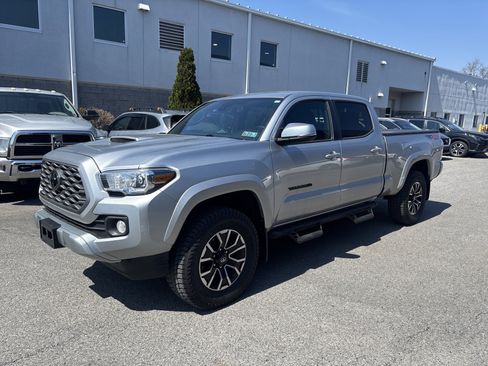 Used 2022 Toyota Tacoma TRD Sport AWD/4WD image 5