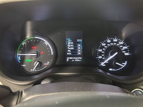 Used 2021 Toyota Sienna XLE FWD image 3