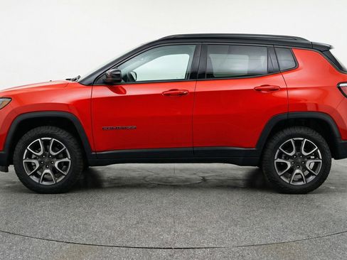 Used 2025 Jeep Compass Trailhawk AWD/4WD image 5