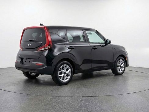 Used 2025 Kia Soul LX w/ LX Technology Package image 9