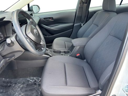 Used 2025 Toyota Corolla LE FWD image 9