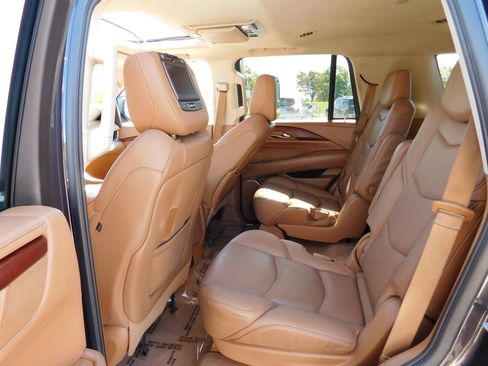 Used 2016 Cadillac Escalade Platinum AWD/4WD image 20