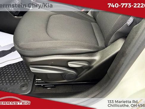 Used 2023 Jeep Renegade Latitude AWD/4WD image 16