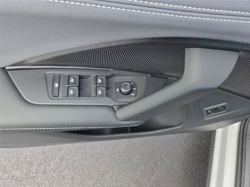 New 2025 Volkswagen Tiguan SE R-Line image 12