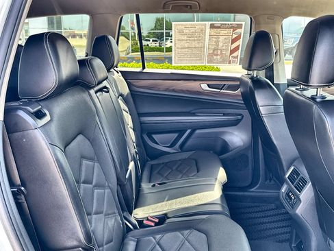 Used 2024 Volkswagen Atlas SE AWD/4WD image 30
