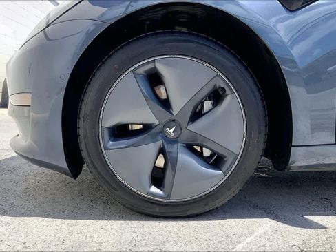 Used 2020 Tesla Model 3 Standard Range Plus RWD image 8