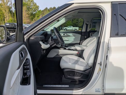 New 2026 Ford Explorer Platinum image 12