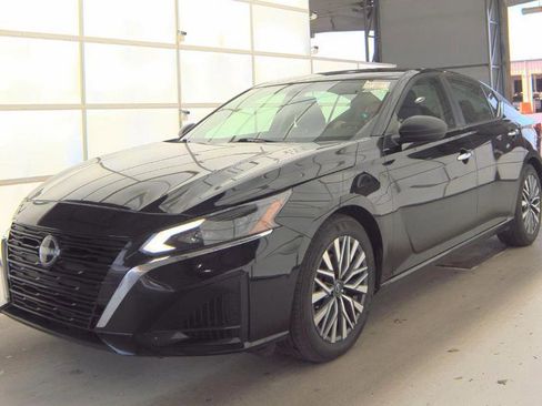 Used 2025 Nissan Altima 2.5 SV image 1