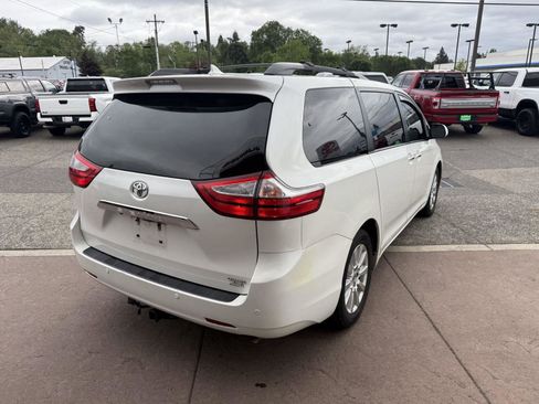 Used 2017 Toyota Sienna Limited Premium AWD/4WD image 6