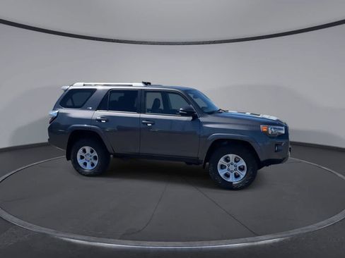 Used 2018 Toyota 4Runner SR5 Premium AWD/4WD image 4