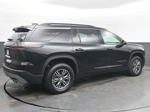 Used 2025 Chevrolet Traverse LT image 9