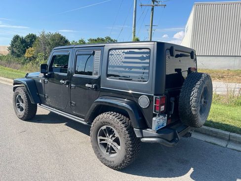 Used 2017 Jeep Wrangler Unlimited Sahara AWD/4WD image 4