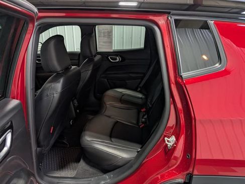 Used 2025 Jeep Compass Trailhawk AWD/4WD image 9