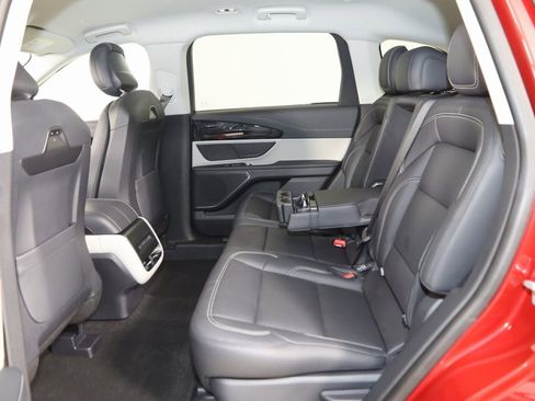 Used 2025 Lincoln Nautilus Premier image 54