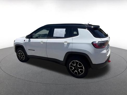 Used 2025 Jeep Compass Trailhawk AWD/4WD image 10