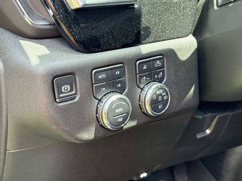 Used 2025 GMC Sierra 2500 SLT w/ SLT Convenience Package AWD/4WD image 19