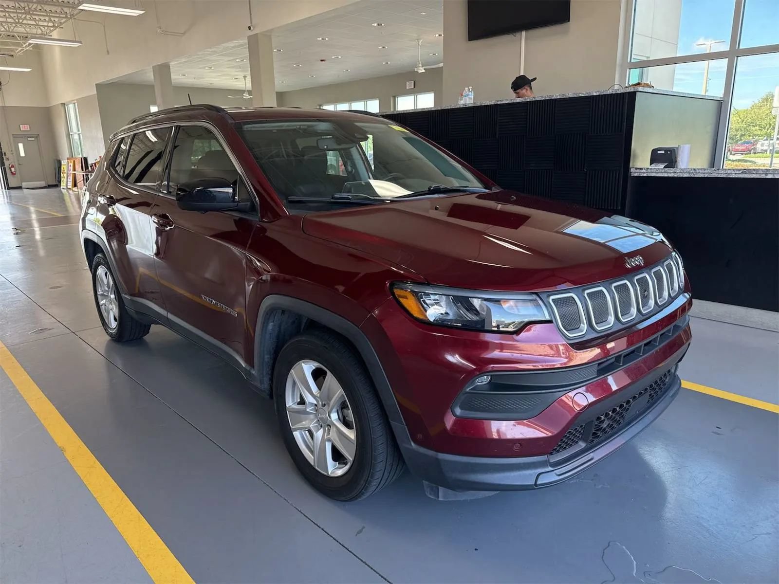 Used 2022 Jeep Compass Latitude w/ Convenience Group FWD image 2